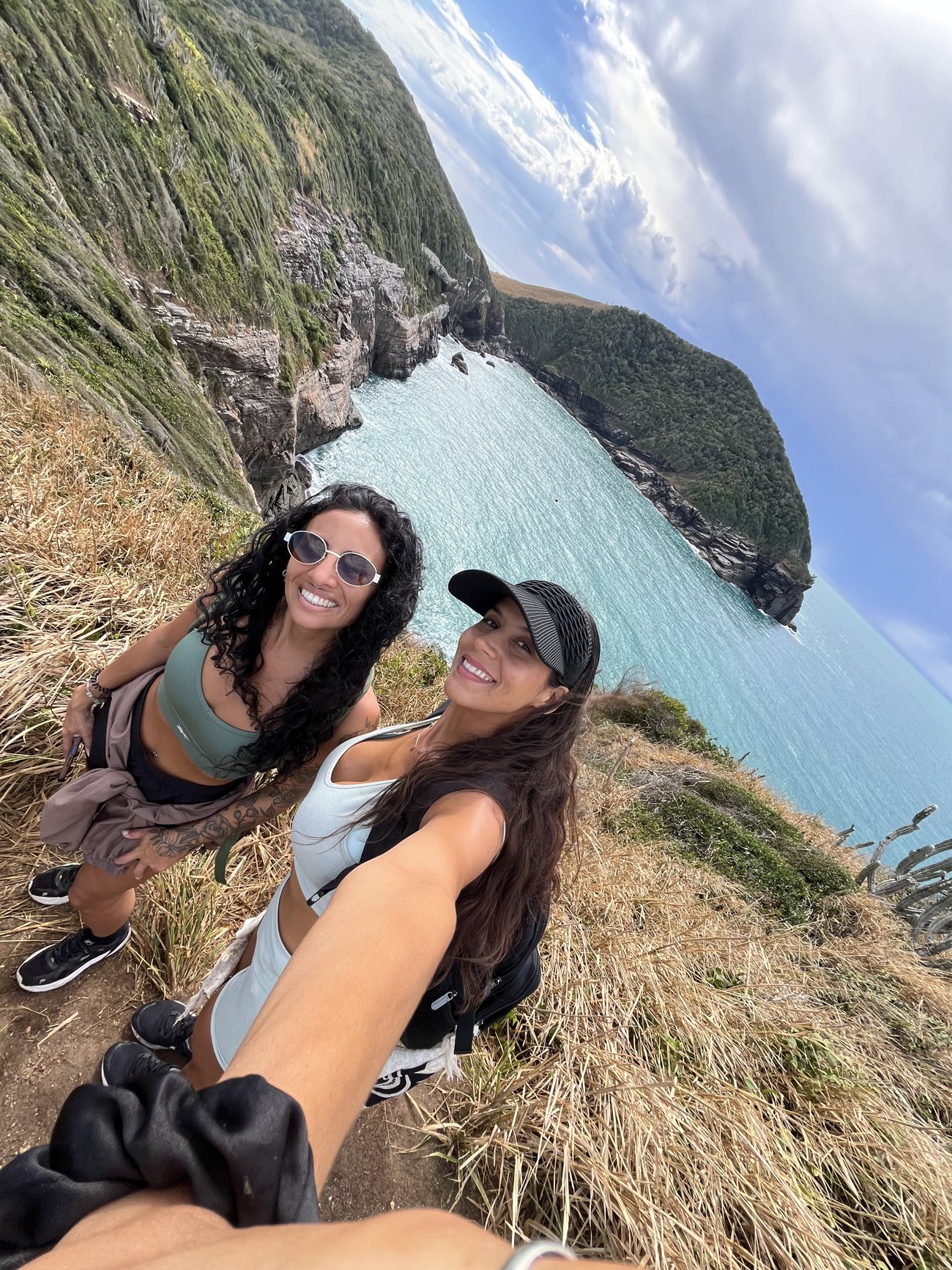Mirador sobre una cala turquesa en Búzios